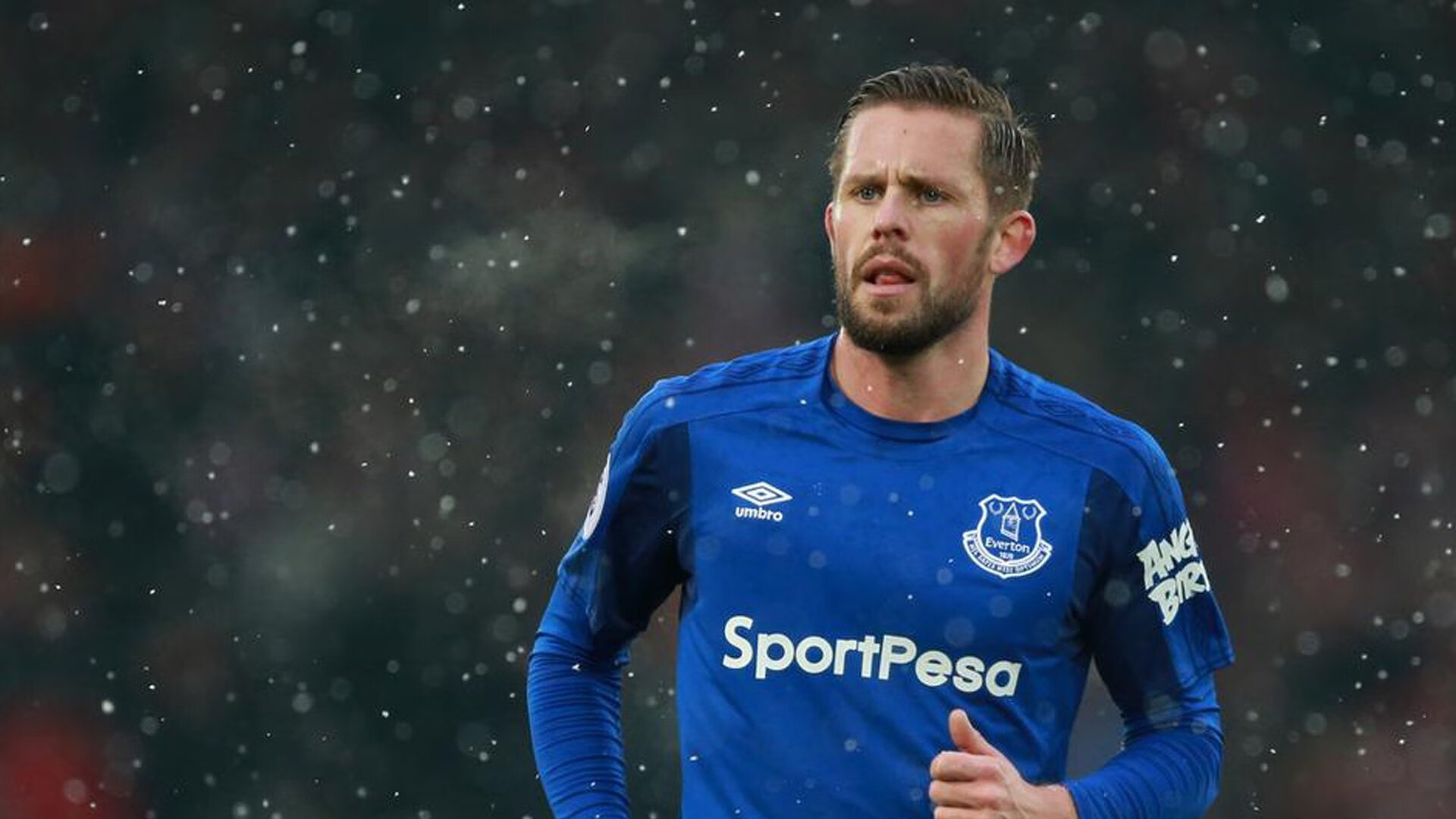 AYX官网-道格拉斯后半程加速打破对手防线，道格拉斯比赛视频